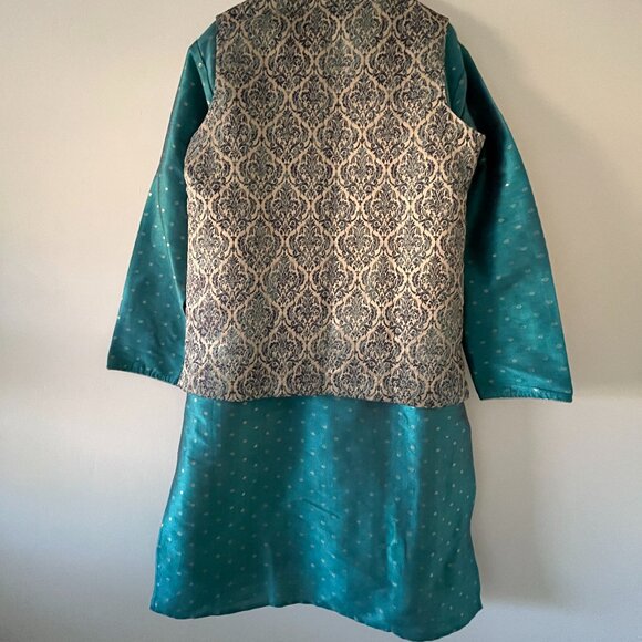 Mohanlal Sons Kurta set with vest and pants - Picture 2 of 13